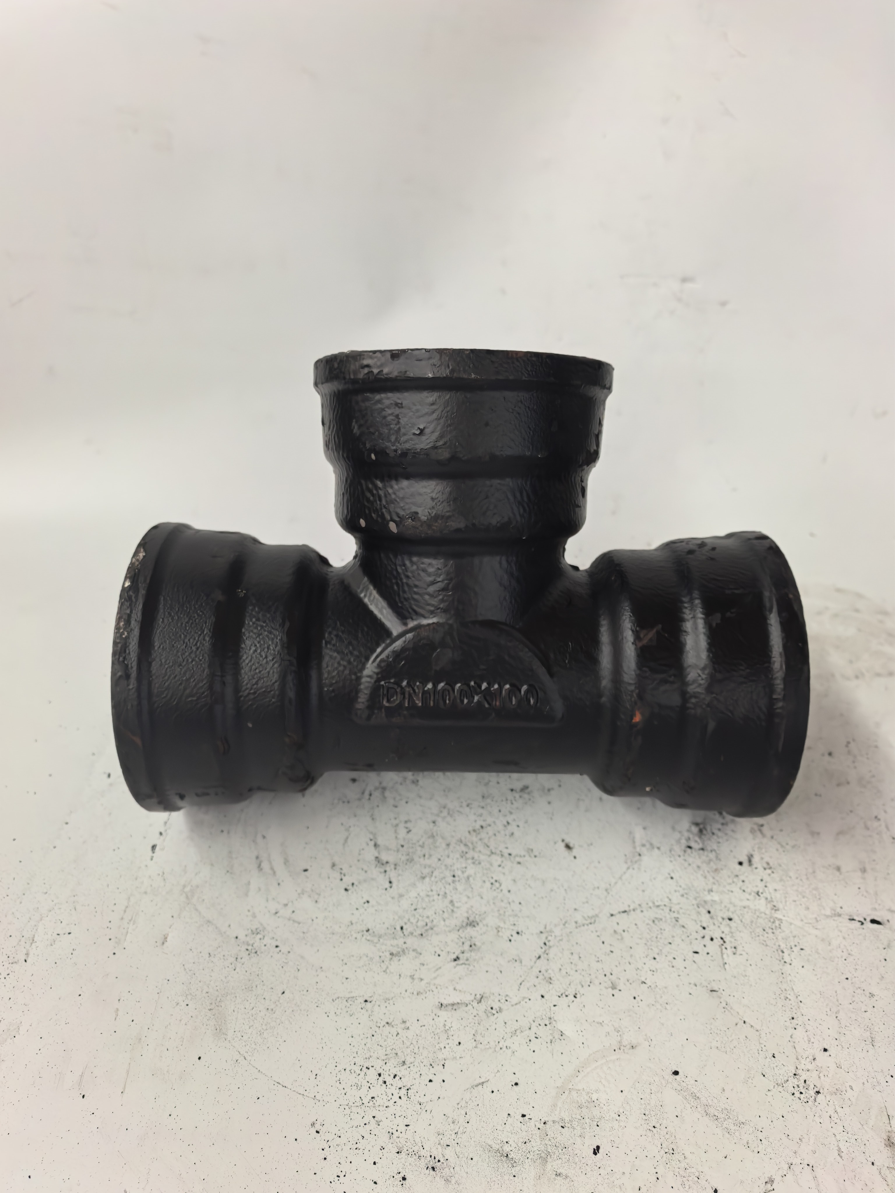 Socket tee D100